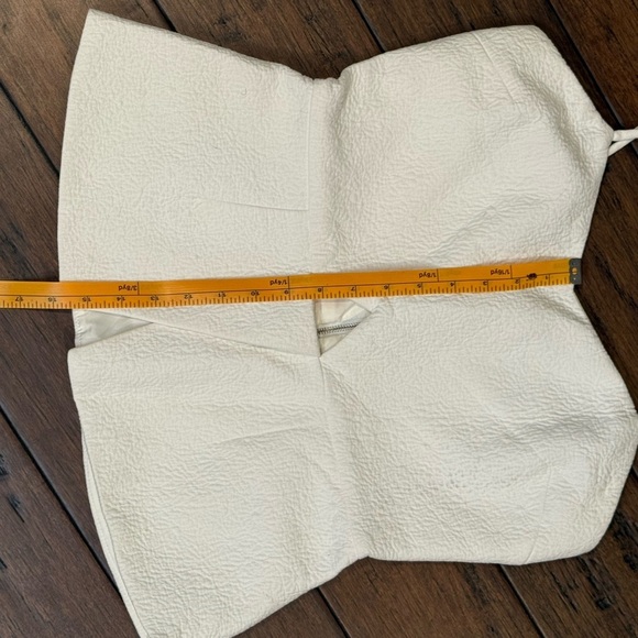 RW&CO. White Textured cut out Camisole Top size medium - Picture 4 of 6